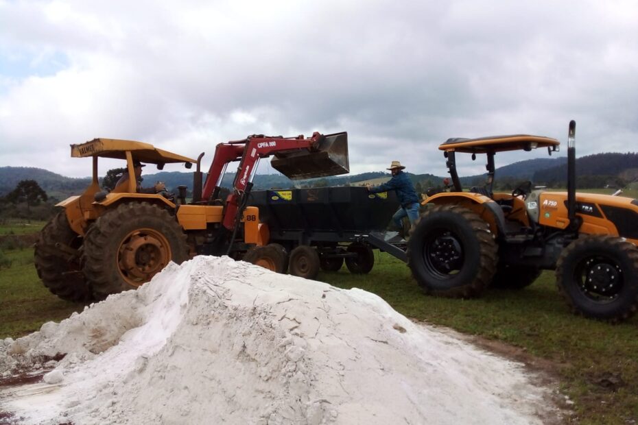 Secretaria de Agricultura realiza trabalhos na comunidade do Campo do Meio