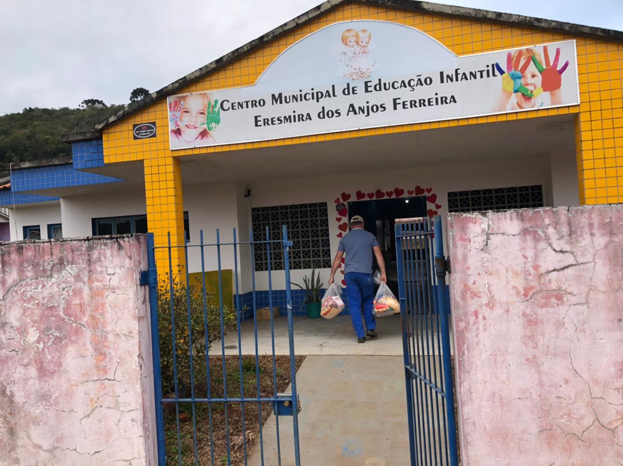 General Carneiro distribui kit’s da merenda escolar para famílias em situação de vulnerabilidade