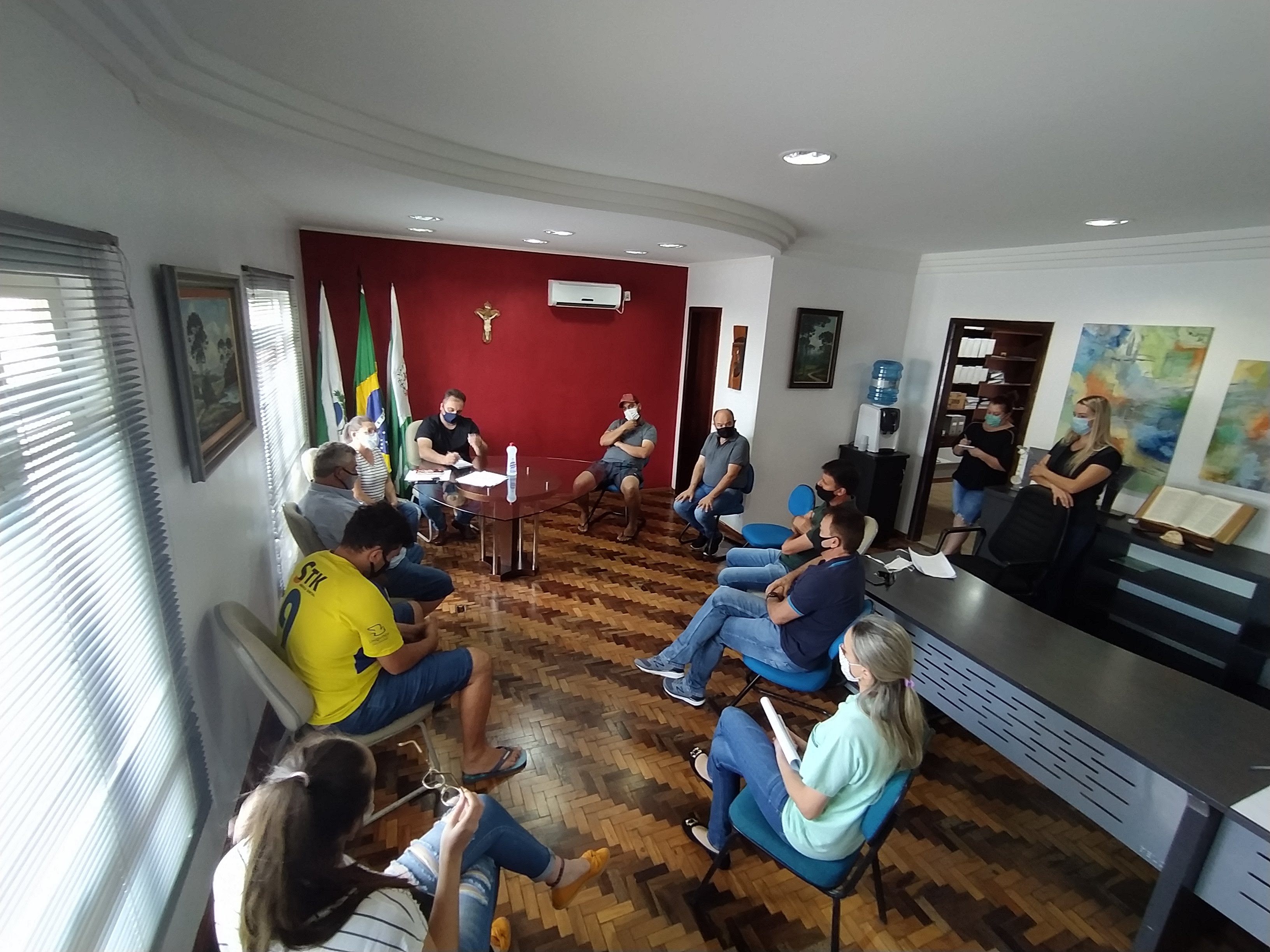 Reunião com representantes dos estabelecimentos essenciais de General Carneiro