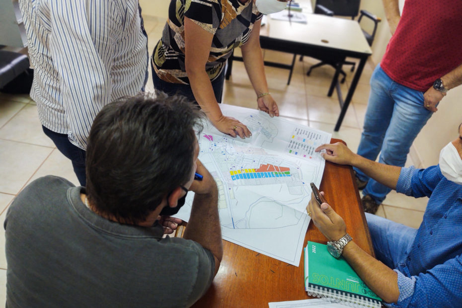 Membros da FAU – UNICENTRO e da Prefeitura de General Carneiro se reúnem para discutir plano de saneamento para o município.