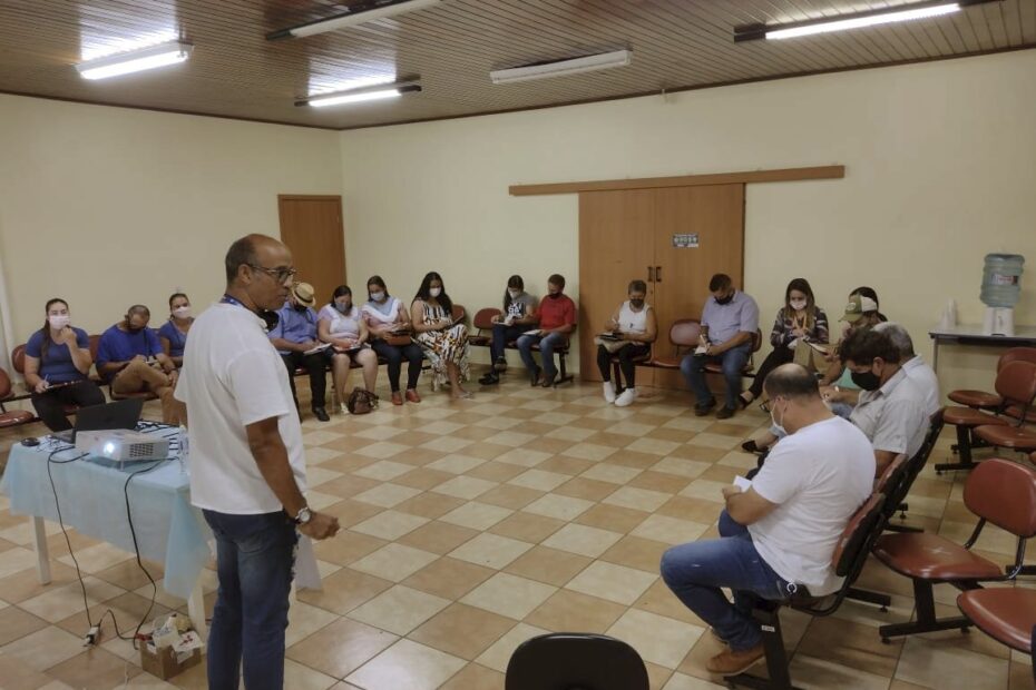 Produtores rurais se reúnem para a organização de Associação de Produtores de General Carneiro.