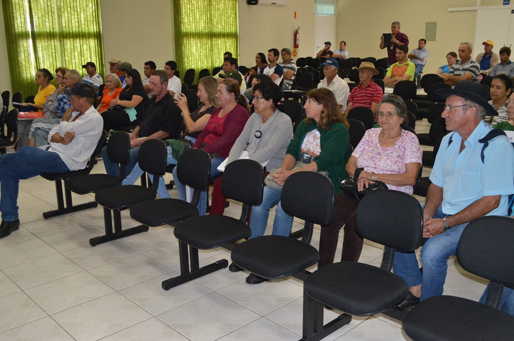COHAPAR REALIZA REUNIÃO DA III ETAPA DE CASAS RURAIS EM GENERAL CARNEIRO