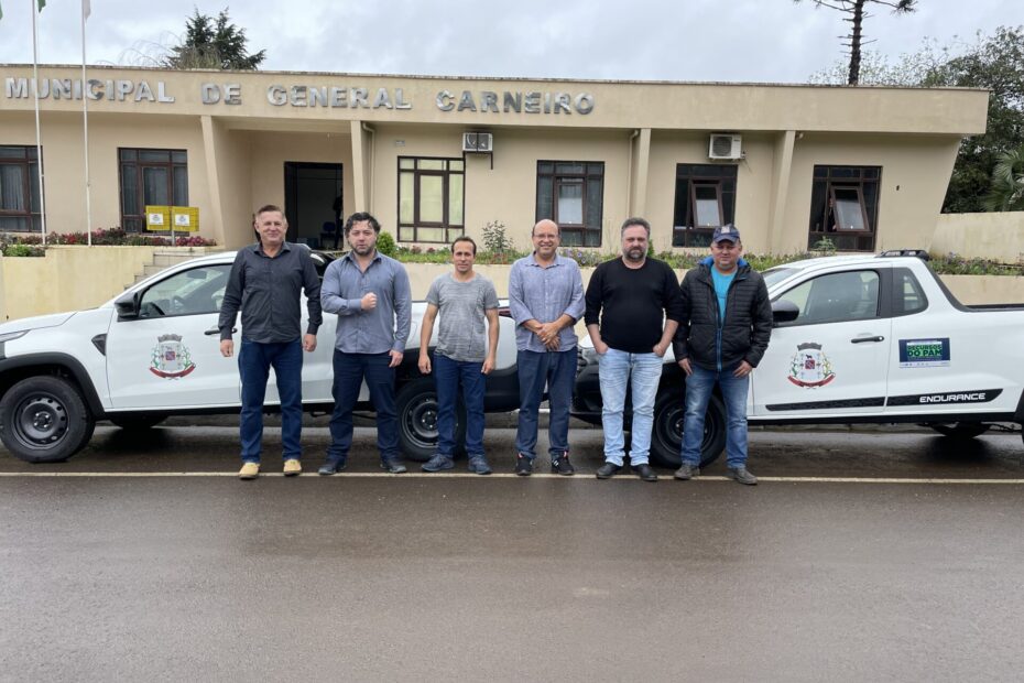 Prefeitura de General Carneiro recebe novos veículos para renovação da frota municipal.