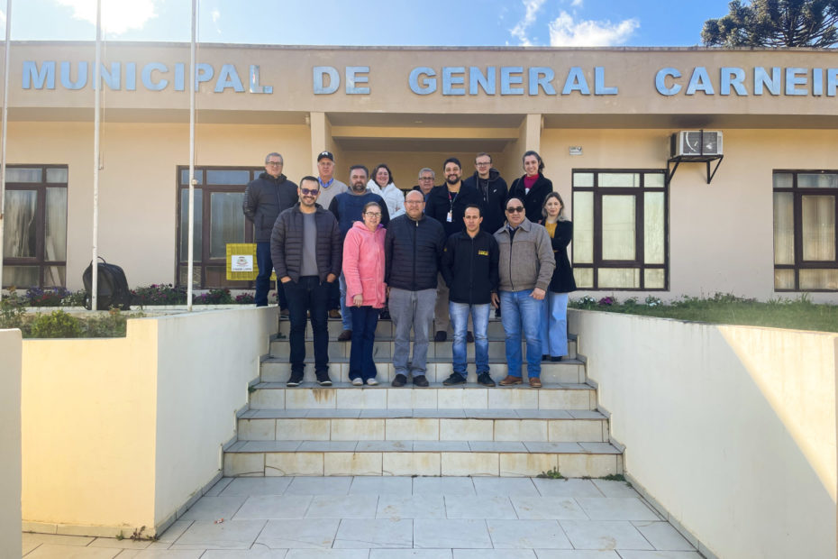 Prefeito Joel se reúne com membros do SEBRAE, cooperativas e associações para discutir mais facilidade de crédito ao empreendedor.