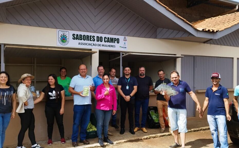 Associação de produtoras “Sabores do Campo” realiza feira de produtos. Feira ocorre toda sexta-feira.