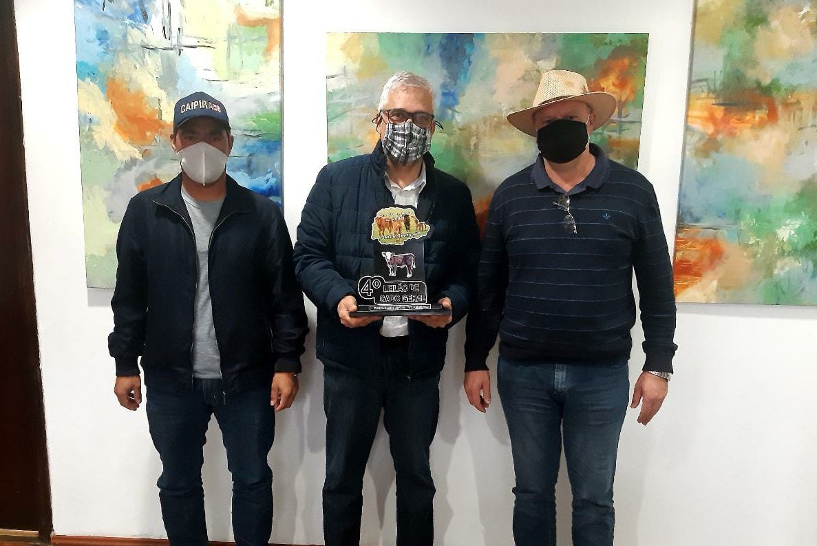 Prefeito Gaúcho recebe representantes da Associação dos Pecuaristas de General Carneiro e Região