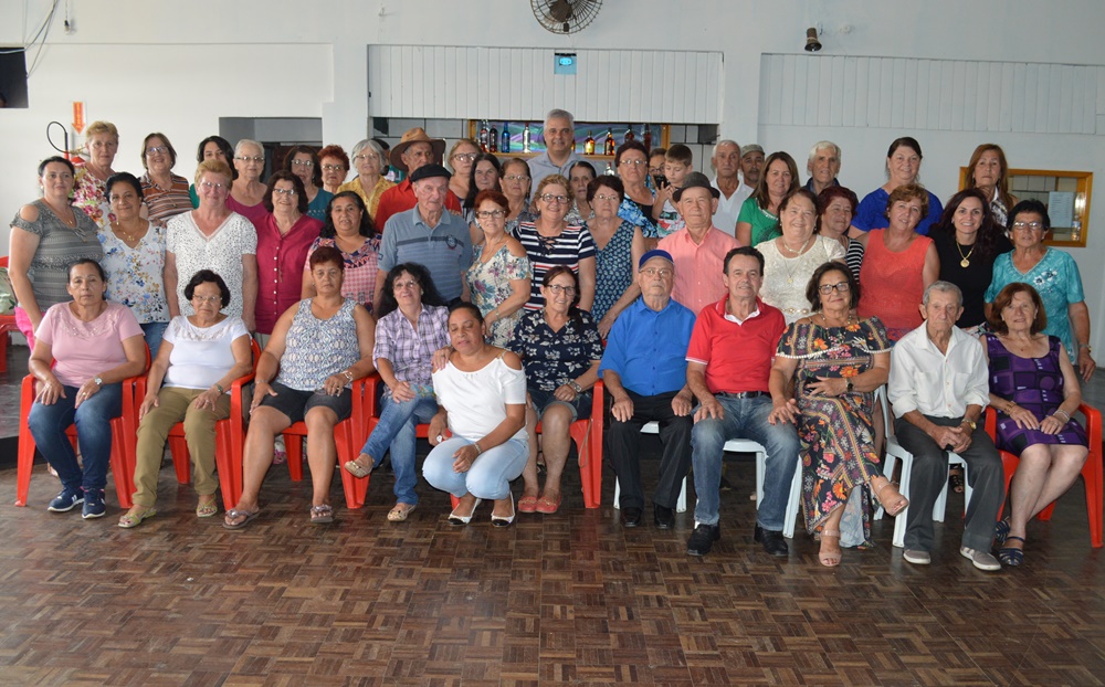 Secretaria de Assistência Social realiza confraternização de final de ano para Melhor Idade