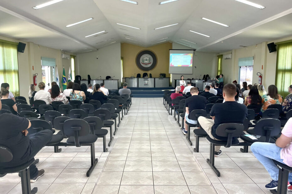 Respeito e dignidade no trabalho: líderes da Prefeitura de General Carneiro recebem capacitação sobre Assédio Moral e Liderança