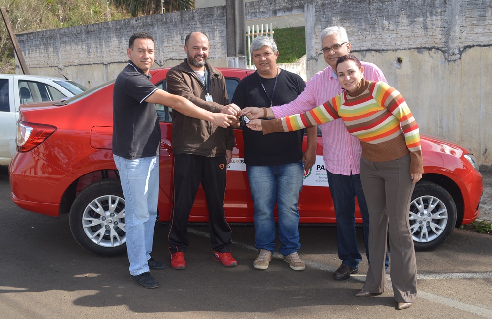 Prefeito Gaúcho e Silvia Costa entregam veículo 0 km para Conselho Tutelar do município