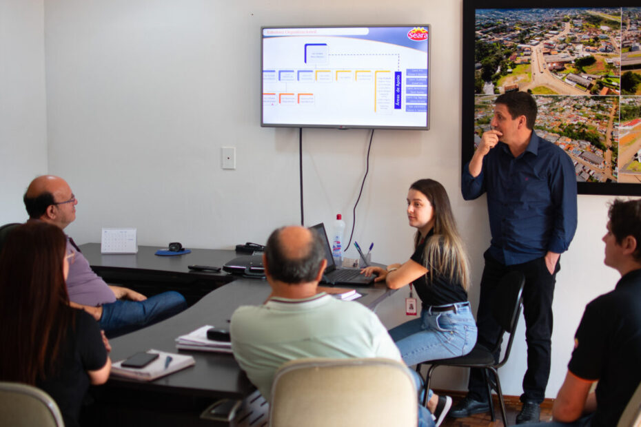 Prefeitura de General Carneiro recebe visita da empresa Seara.