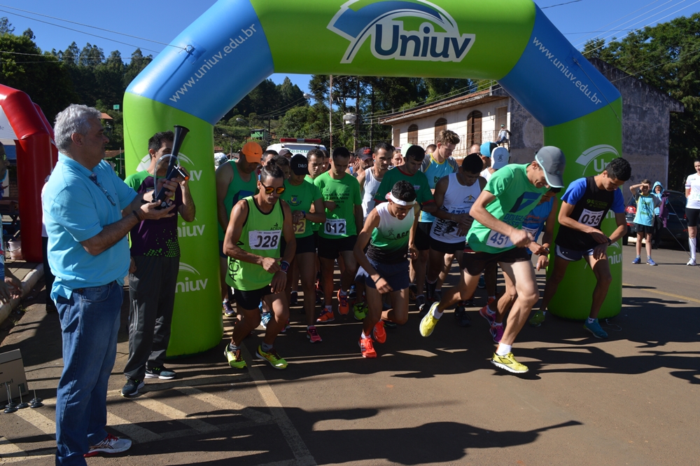Participantes tomam ruas da cidade na primeira edição dos “10 km de General Carneiro”