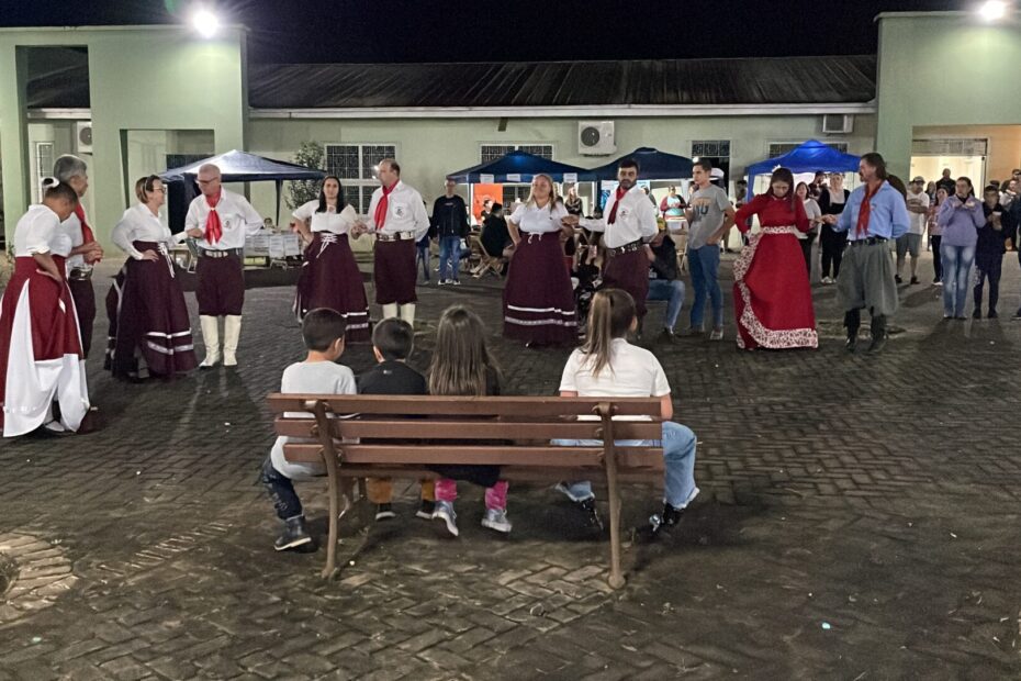 Prefeitura de General Carneiro realiza 5ª Feira da Lua. 27 feirantes participam do evento.