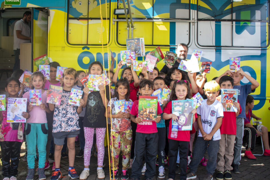 Alunos da rede municipal de General Carneiro visitam Ônibus do Saber e ampliam seus conhecimentos literários