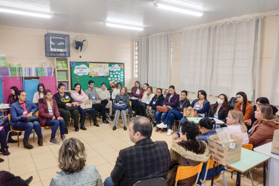 Professores da rede municipal participam de curso sobre o Jovem Empreendedor Primeiros Passos