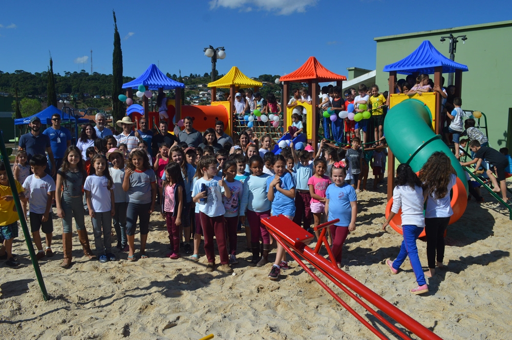 INAUGURAÇÃO DE PARQUINHO INFANTIL E ACADEMIA AO AR LIVRE DA PRAÇA QUINDRADE GAIOVICZ