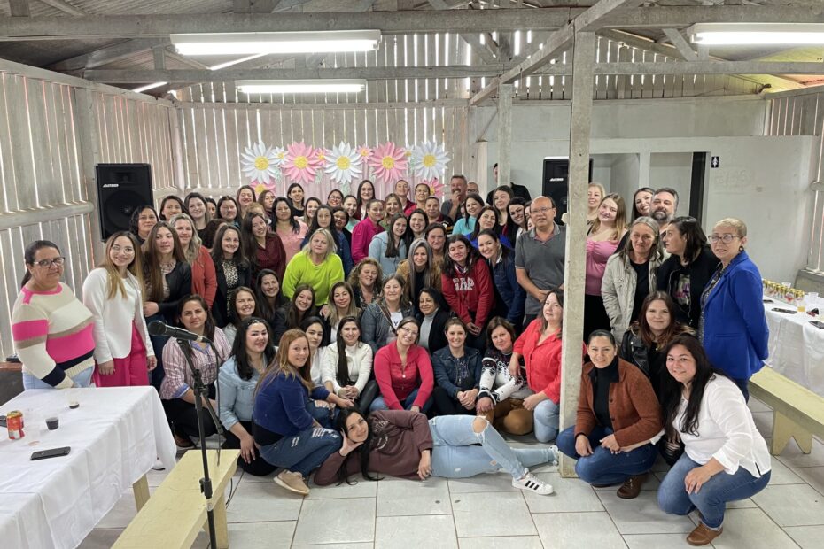 Almoço em celebração ao Dia do Professor é realizado pela Prefeitura de General Carneiro e equipe de educação.