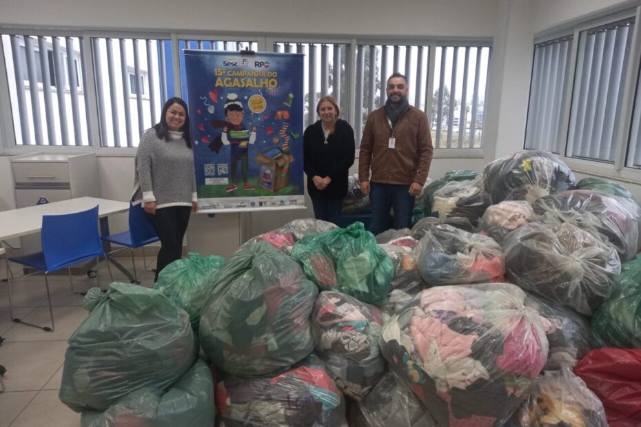 General Carneiro recebe mais de 3000 peças de roupas através de parceria com o Sesc.