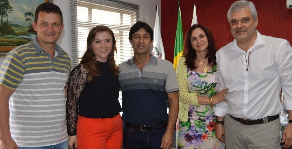 PREFEITO RECEBE DEPUTADA FEDERAL LEANDRE