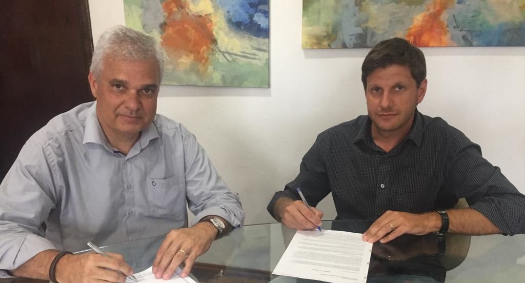 PREFEITO ASSINA ORDEM DE SERVIÇO PARA PAVIMENTAÇÃO ASFÁLTICA DE RUAS EM GENERAL CARNEIRO