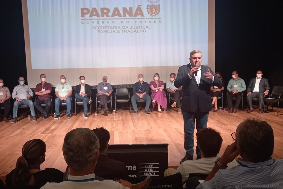 Técnicos das Secretarias do município participam da Capacitação Sine Paraná em Curitiba.