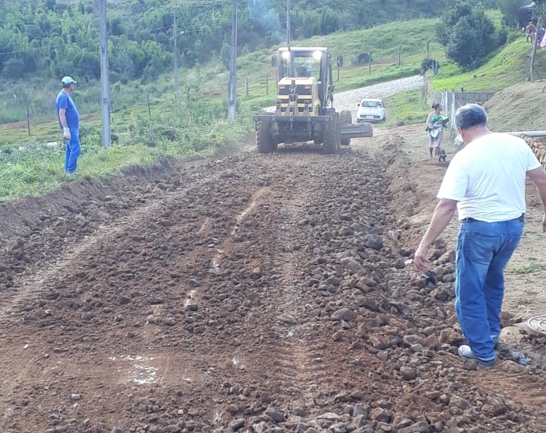 Secretaria de Obras realiza manutenção de ruas do Bairro São João em General Carneiro