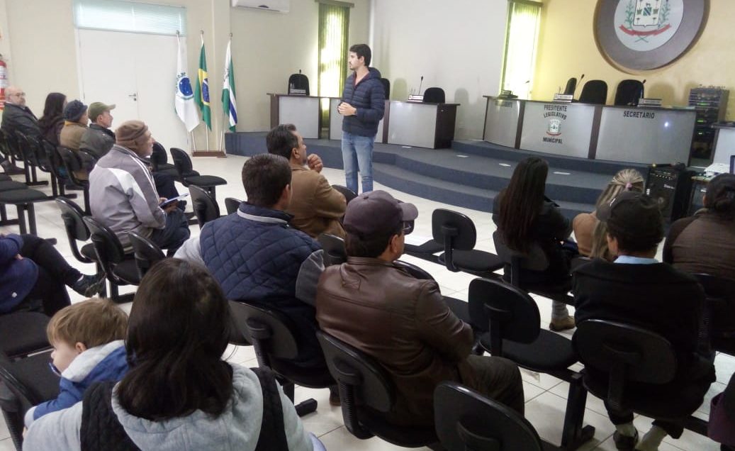 COHAPAR realiza reunião com beneficiários de casas rurais em General Carneiro