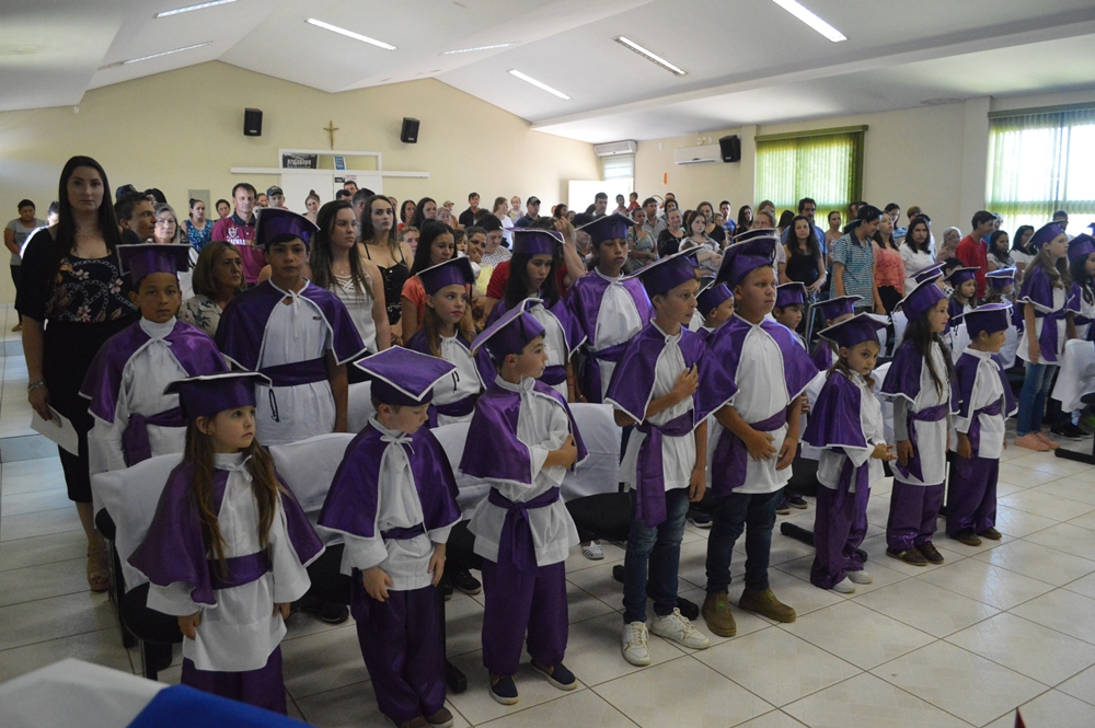 Secretaria Municipal de Educação e Cultura realiza formatura de alunos das escolas do campo