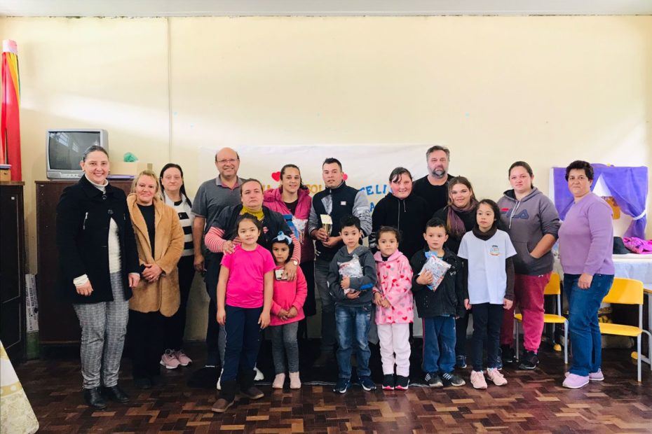 Dia da Família na escola: Escolas Tomé de Souza (Rebrás), Catequese, Indubra e São José comemoram data. Prefeito, vice-prefeito e secretária de Educação acompanham.