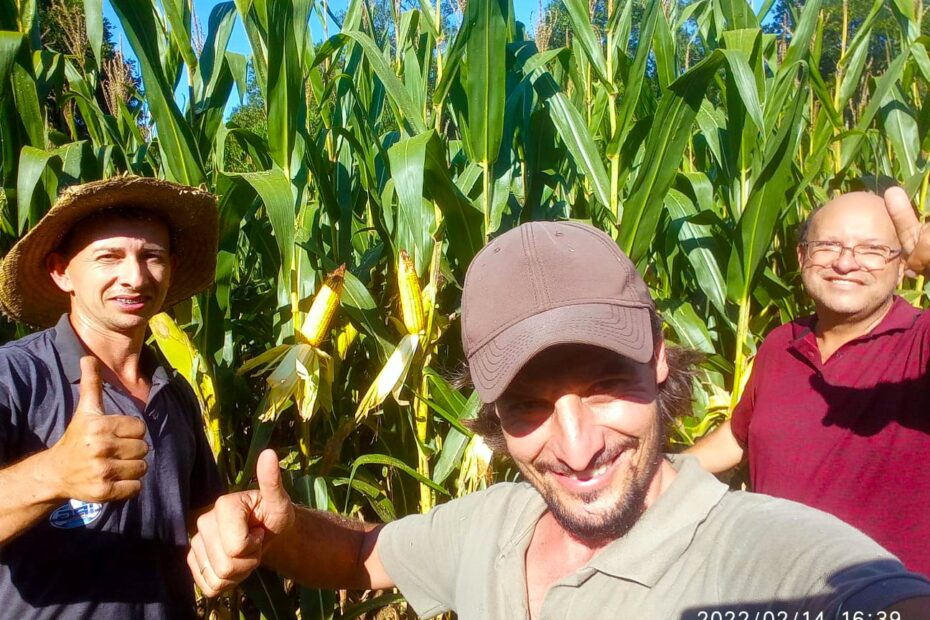 Secretaria da Agricultura trabalhando pelos agricultores locais: prefeito Joel e secretário Danilo visitam propriedades do município na tarde de segunda-feira.