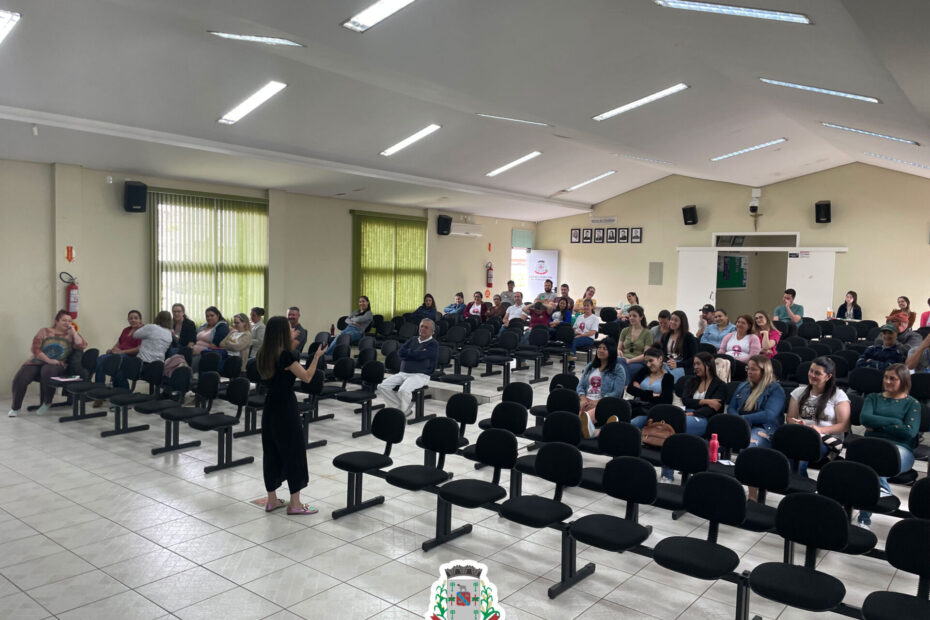 Respeito e dignidade no trabalho: mais de 300 servidores da Prefeitura de General Carneiro participam de workshop sobre Assédio Moral.
