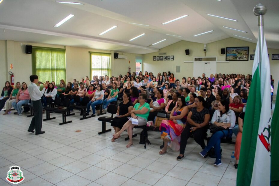 Prefeitura de General Carneiro capacita profissionais da educação. Evento marca o início do ano letivo de 2023.