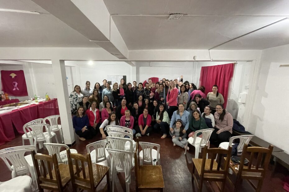 Outubro Rosa: Secretaria de Saúde inicia campanha para equipe da saúde do município.
