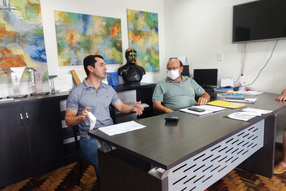 Prefeitura recebe visita de Deputado Estadual, Secretários e Vereadores na manhã de Quinta-feira.
