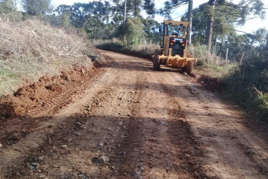 União que faz a força: estradas sentido Colina Verde e Rebras recebem manutenção pelas Secretarias de Obras e Agricultura