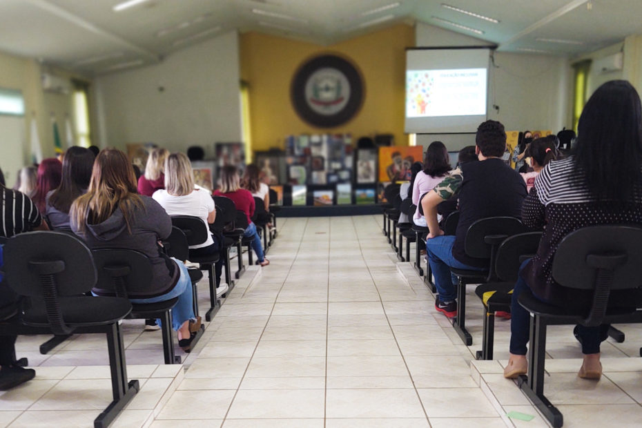Secretaria de Educação promove capacitação para os profissionais da educação.