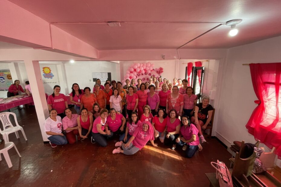 Grupo da Melhor Idade participa de atividades sobre Outubro Rosa.