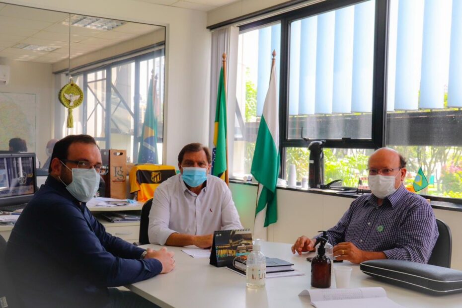 Prefeito de General Carneiro encaminha o pedido de financiamento para a reforma e ampliação do hospital.