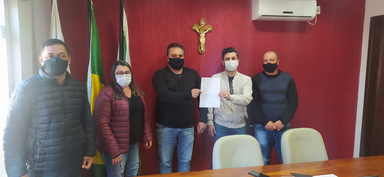 Verba de Cem mil reais para custeio na saúde recebida pelo Vice Prefeito Célio Garbin