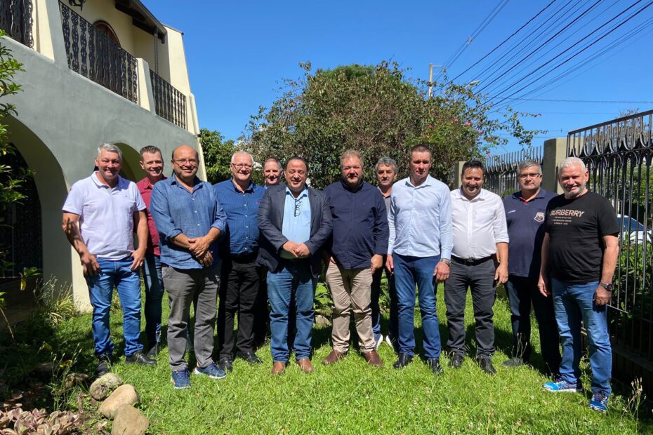 Prefeito Joel vai à Curitiba discutir sobre projetos e emendas para 2023.