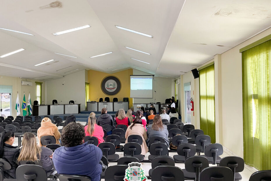 Secretaria Municipal de Educação realiza Audiência Pública para discutir Plano Municipal de Educação