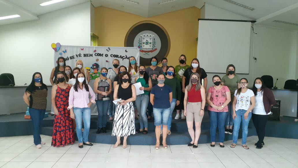 Secretaria Municipal de Educação e Cultura se organiza para início das aulas em formato EAD em 2021