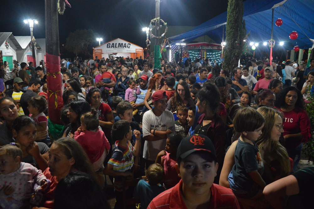 Encerramento do Natal Mágico têm entrega de brinquedos e doces