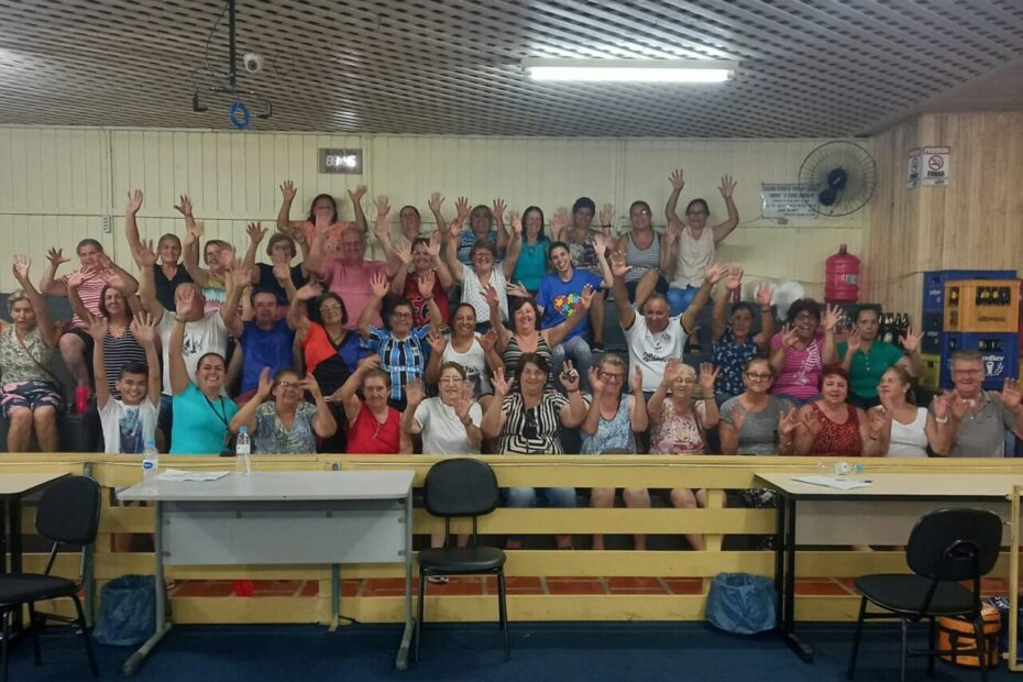 Grupo da Melhor Idade visita Bolão Municipal e conhece mais sobre a prática esportiva.