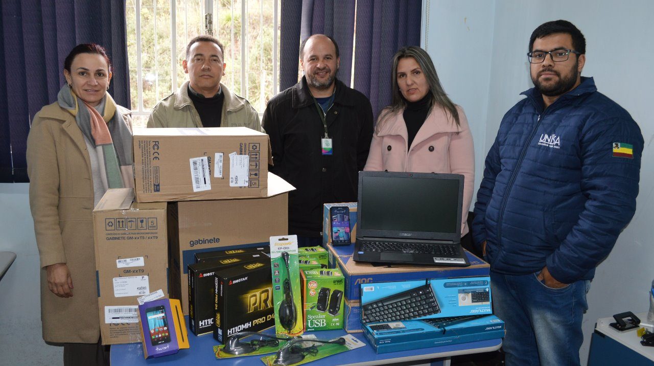 SECRETÁRIA DE ASSISTÊNCIA SOCIAL SILVIA COSTA ENTREGA DE EQUIPAMENTOS PARA O CONSELHO TUTELAR