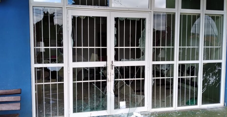 Posto de Saúde do Bairro São João novamente é alvo de vandalismo. Situação ocorreu na madrugada deste sábado.
