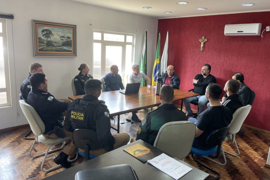 Reunião com Polícia Militar debate implantação de Câmeras de Segurança na área urbana e rural.