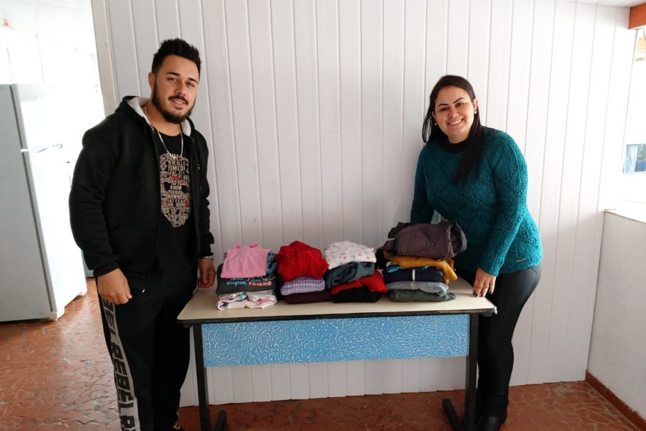 Direção de Esporte e Lazer realiza entrega de agasalhos arrecadados durante Pedala Aquece Paraná.