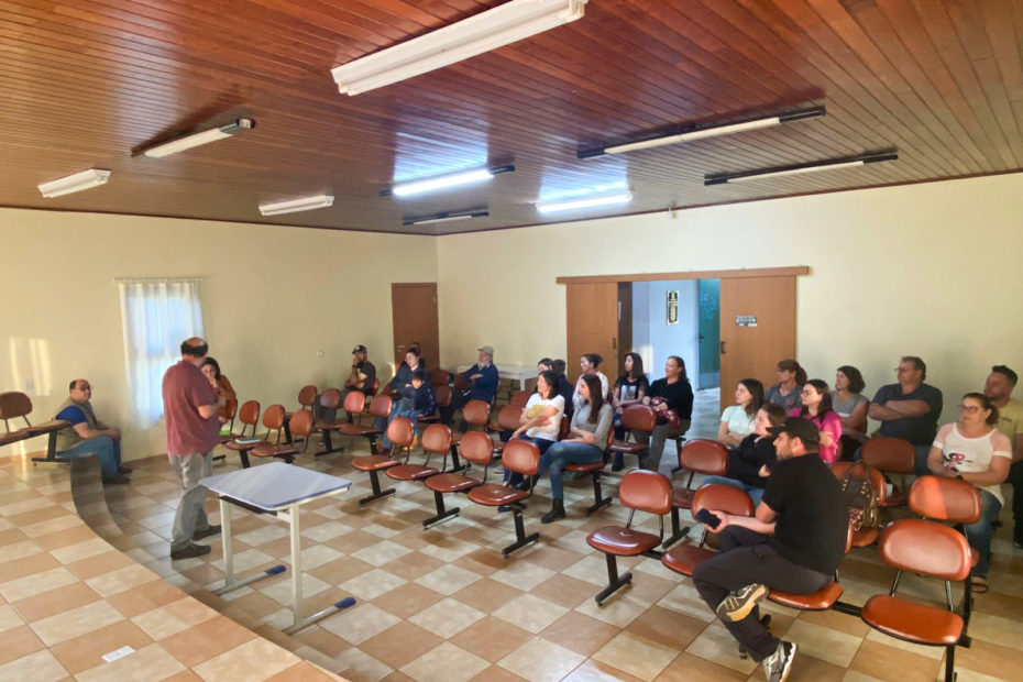 Mais de 20 feirantes participarão da 3º Feira da Lua. Reunião abordou temas relevantes para a estruturação da feira.