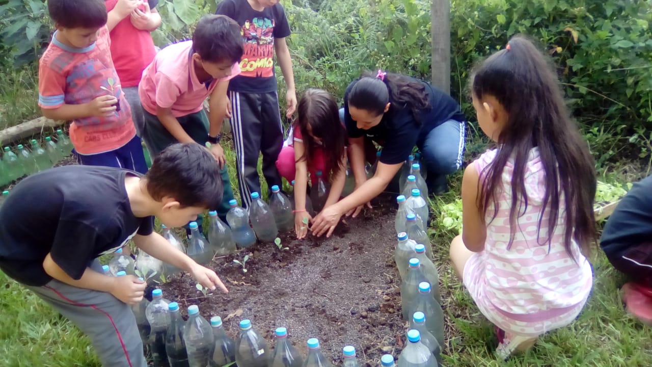 Alunos participam de implantação de Horta Escolar em General Carneiro