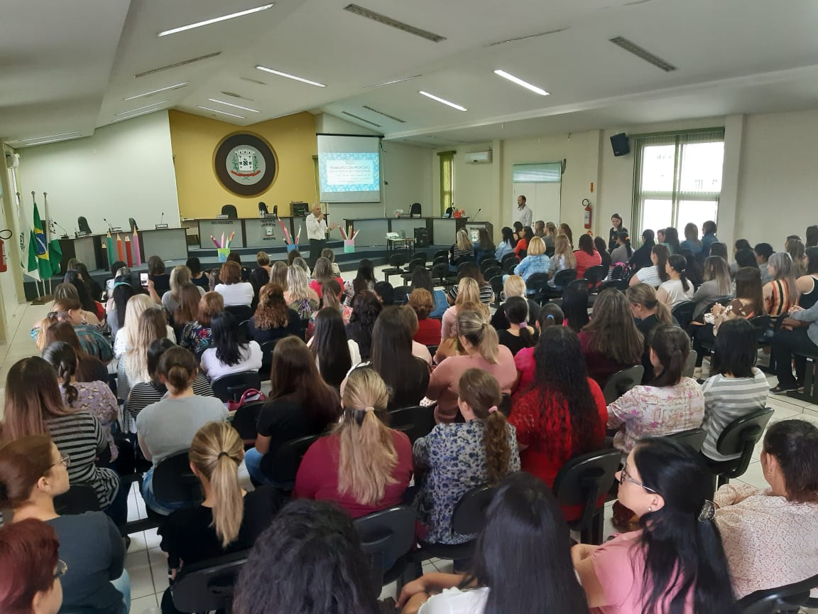 Secretaria Municipal de Educação e Cultura realizou Formação Pedagógica para todos os Educadores da Rede Municipal